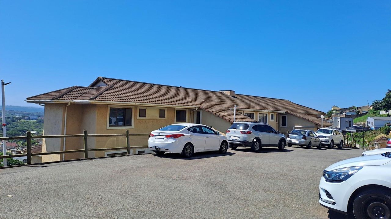 Photo of 2 Bedroom apartment to rent in Southgate, Phoenix