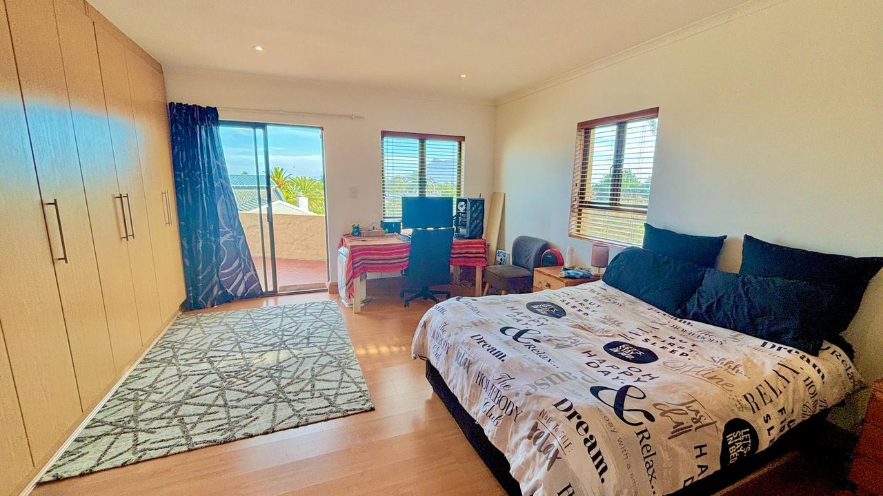Photo 19 of 22