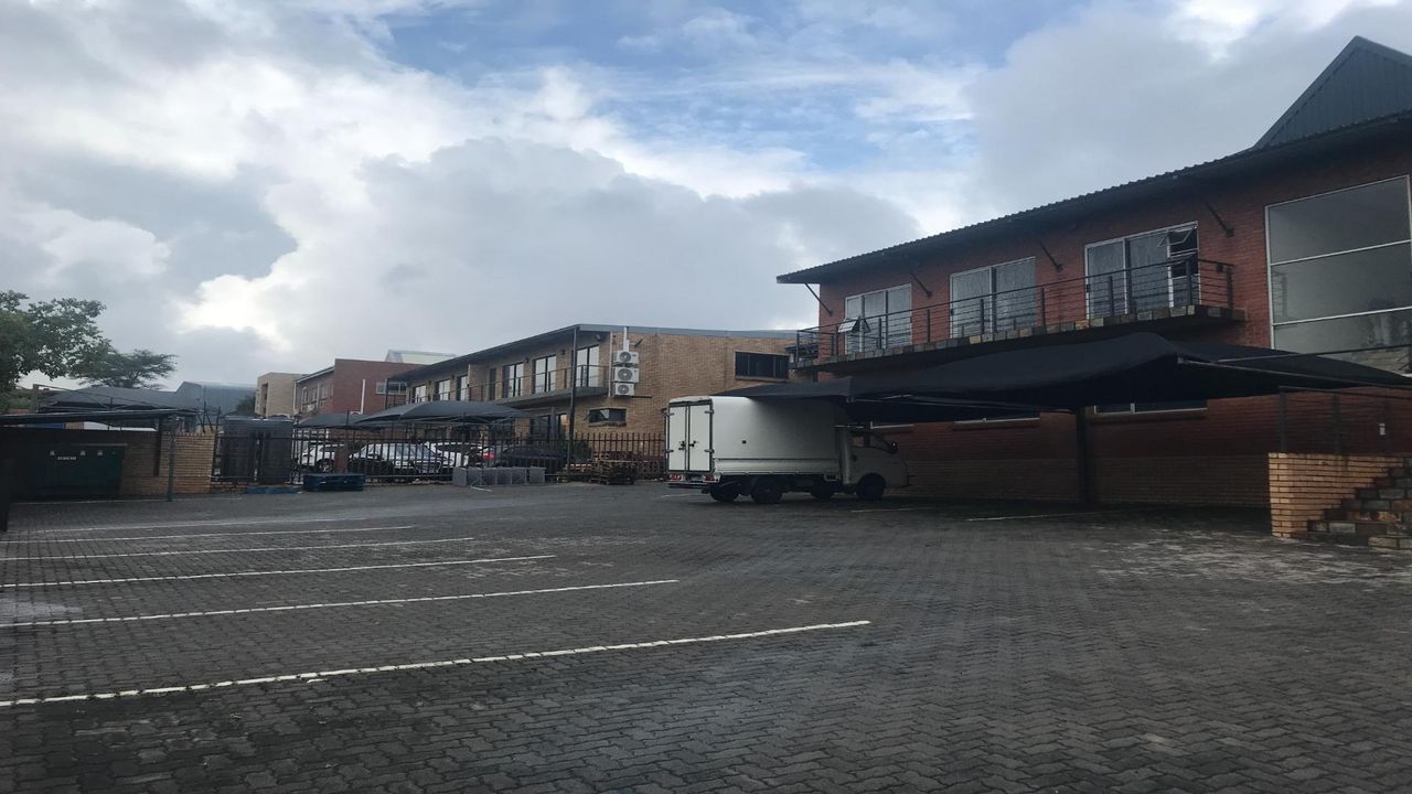 Photo 2 of 32