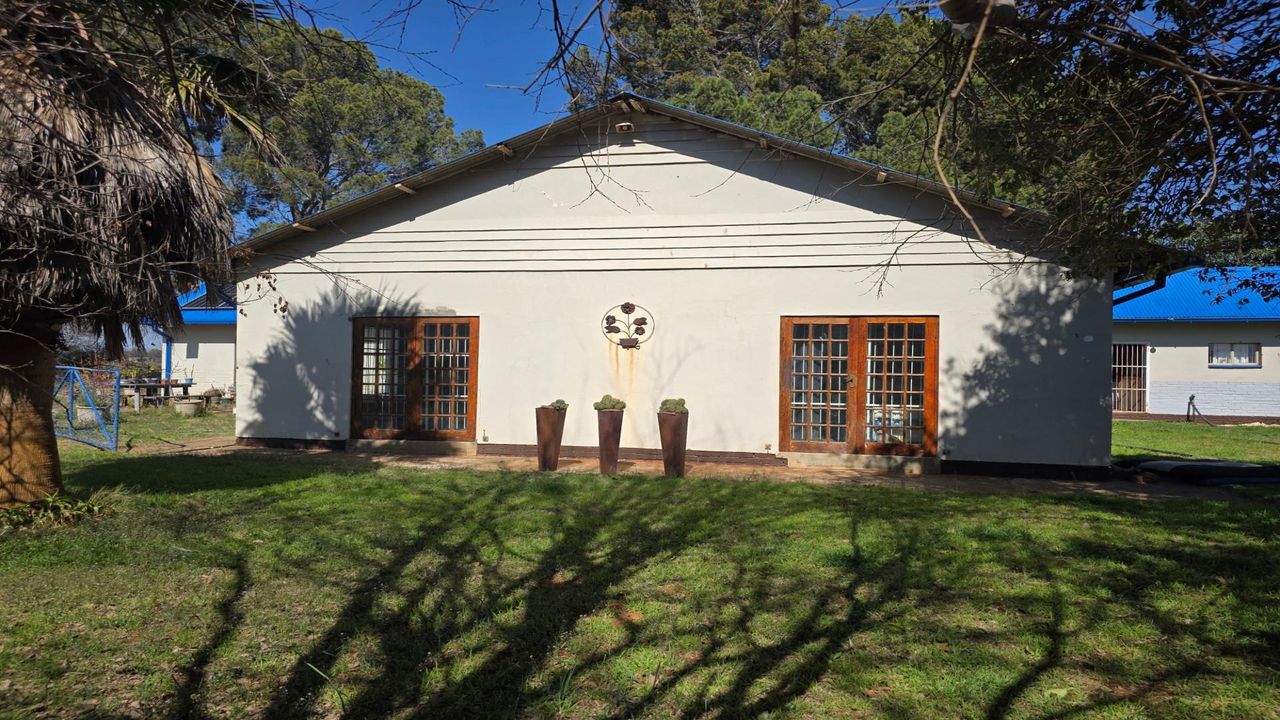 Photo 11 of 30