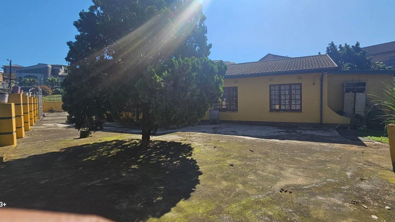 Photo 4 of 23