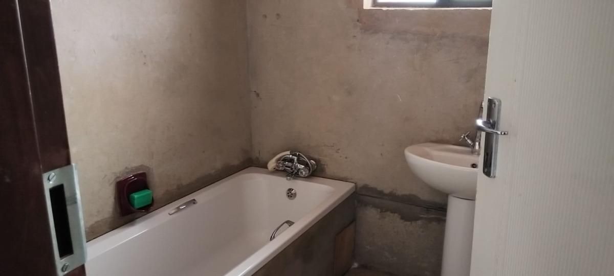 Photo 26 of 28