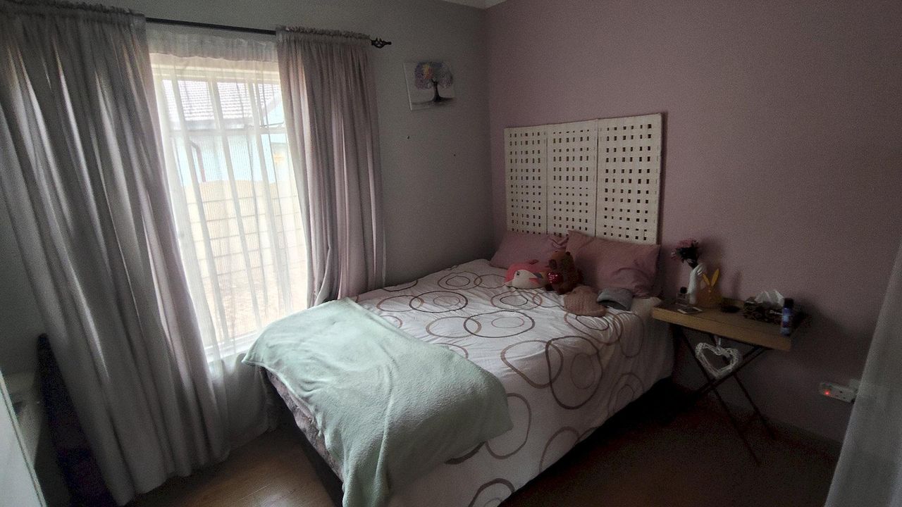 Photo 13 of 23