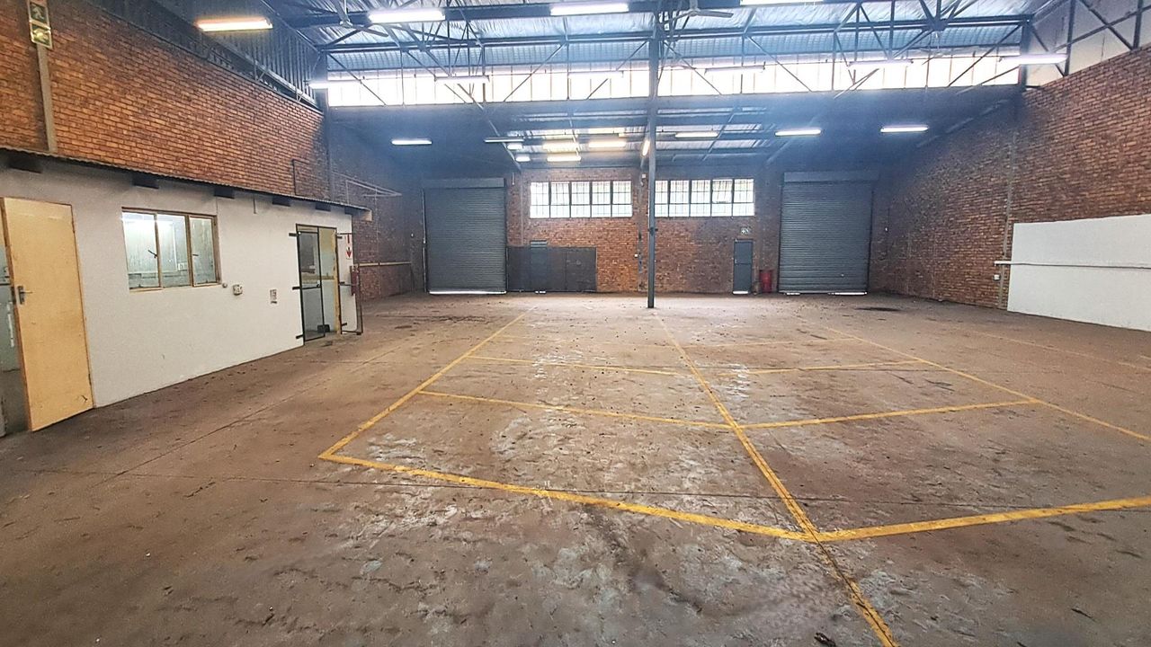 Photo 3 of 28