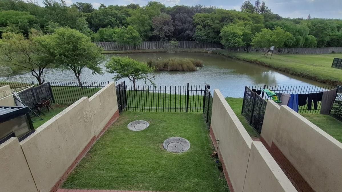 Photo 18 of 25