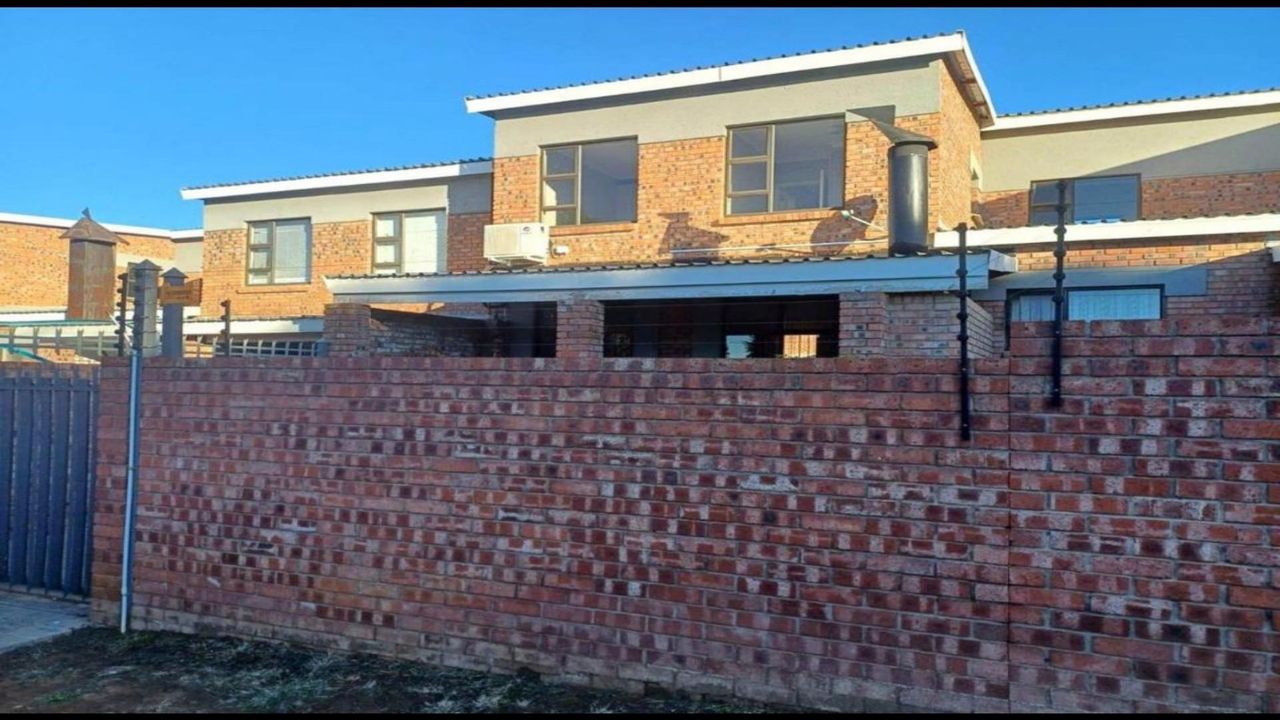 Photo 3 of 24
