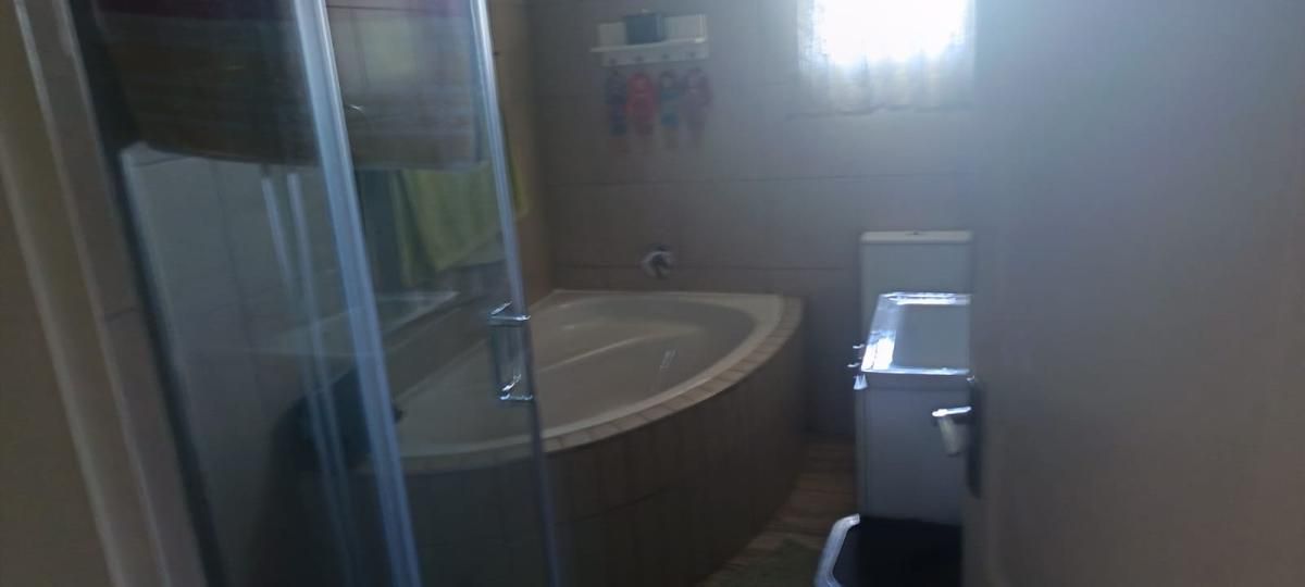Photo 12 of 18