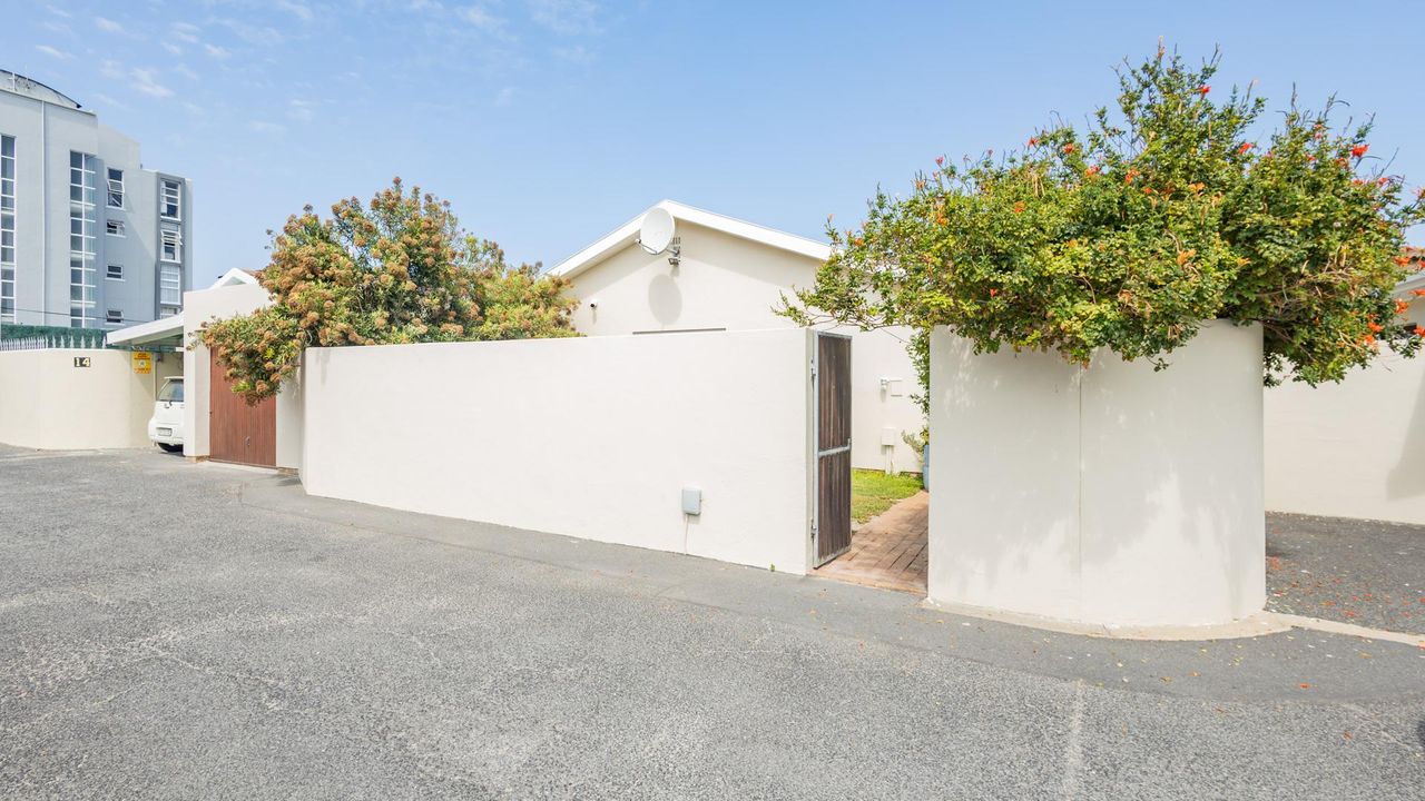 Photo 3 of 20
