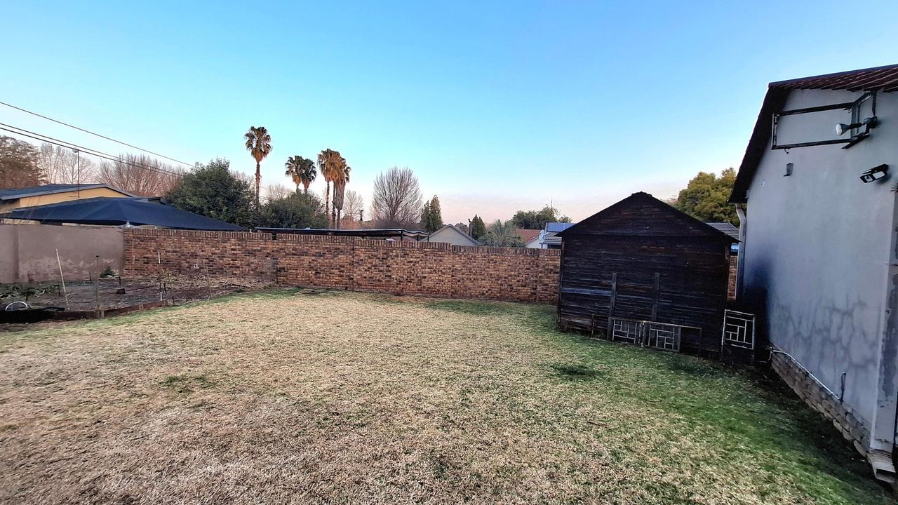 Photo 21 of 24