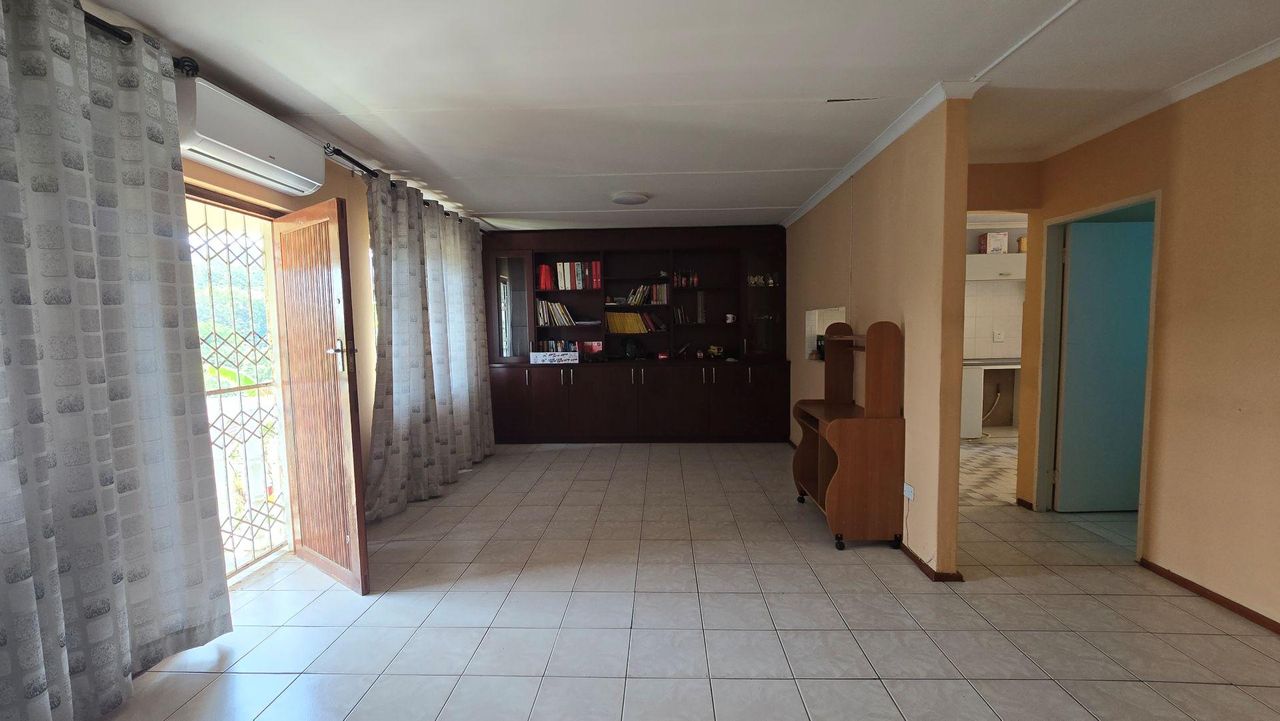 Photo 12 of 33