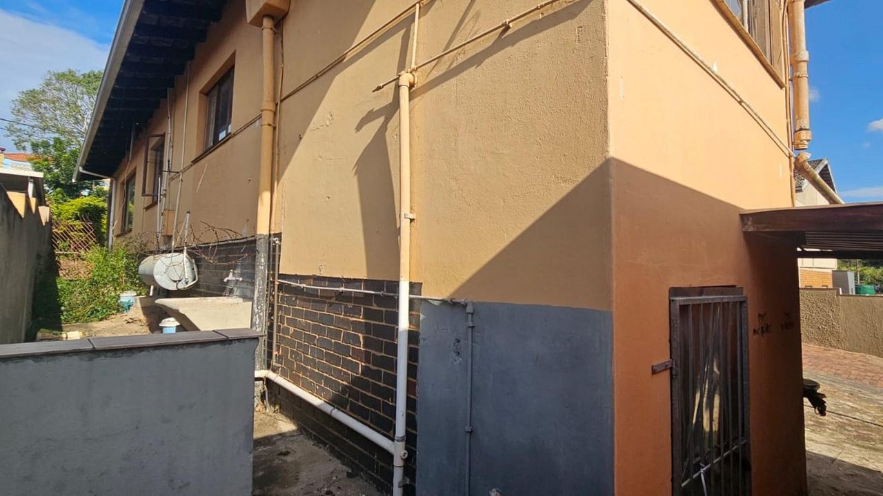 Photo 6 of 27