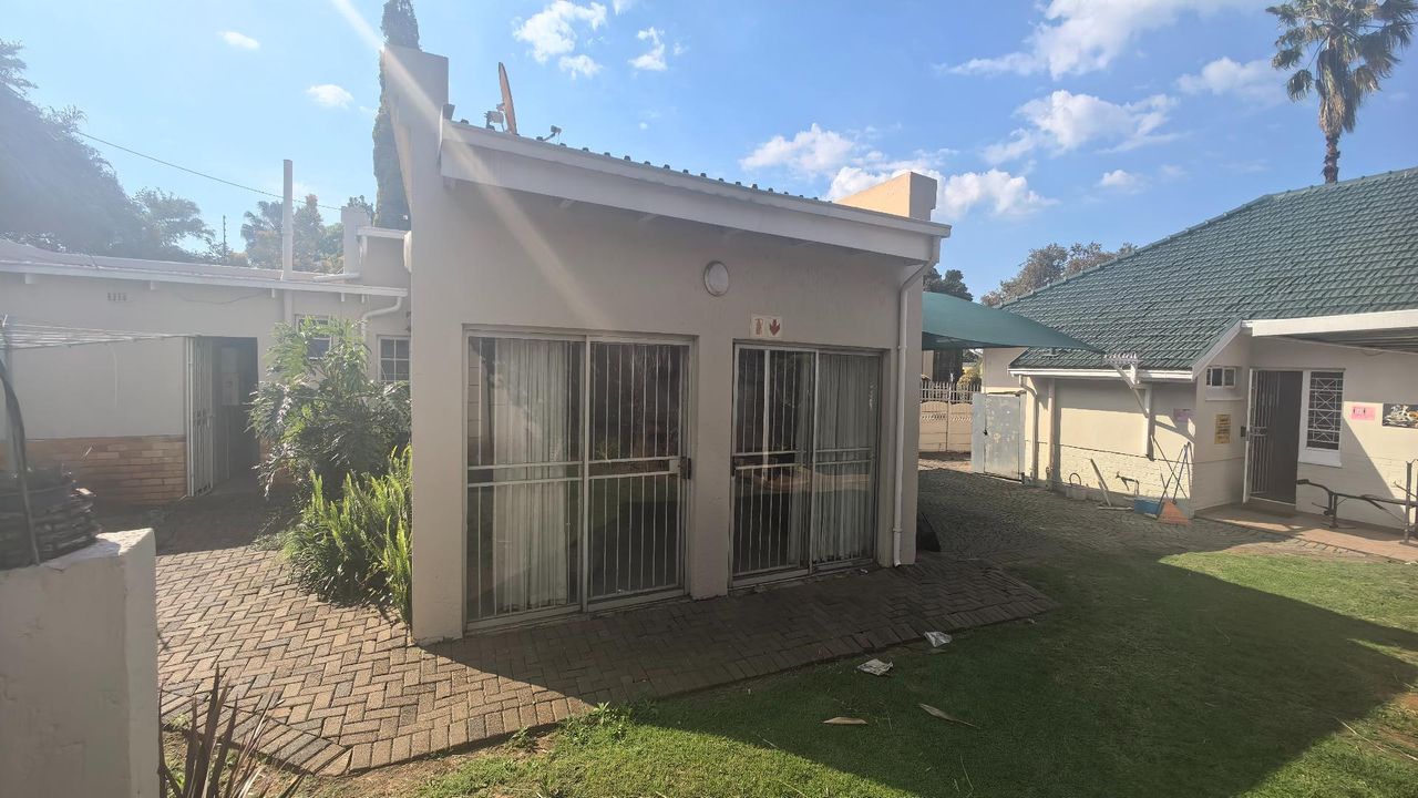Photo 18 of 24