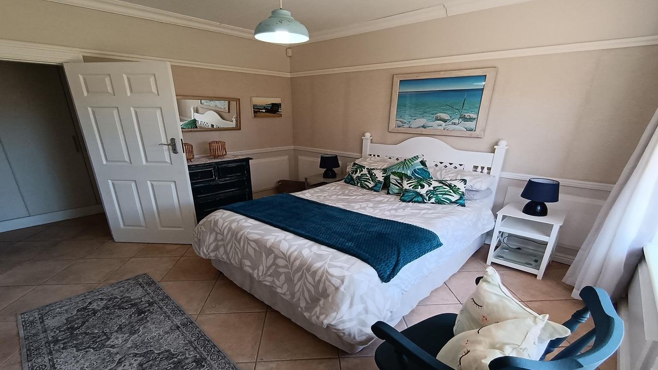 Photo 18 of 28