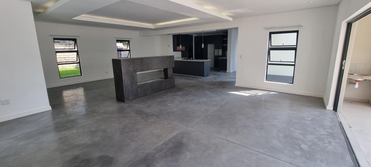 4 Bedroom house to rent in Douglasdale, Sandton