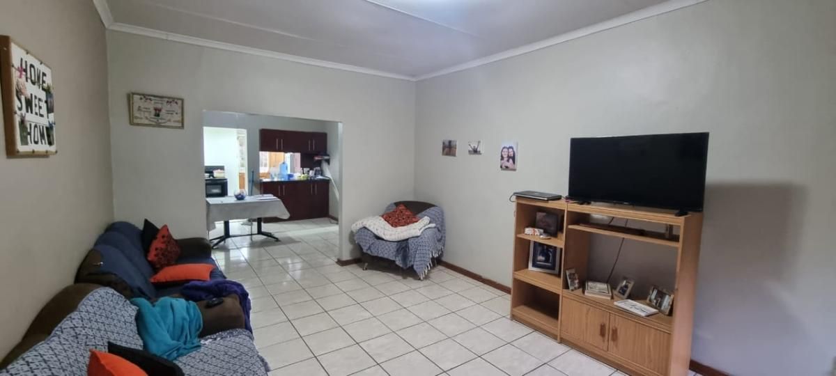 Photo 3 of 19