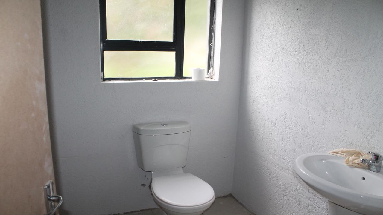 Photo 15 of 24