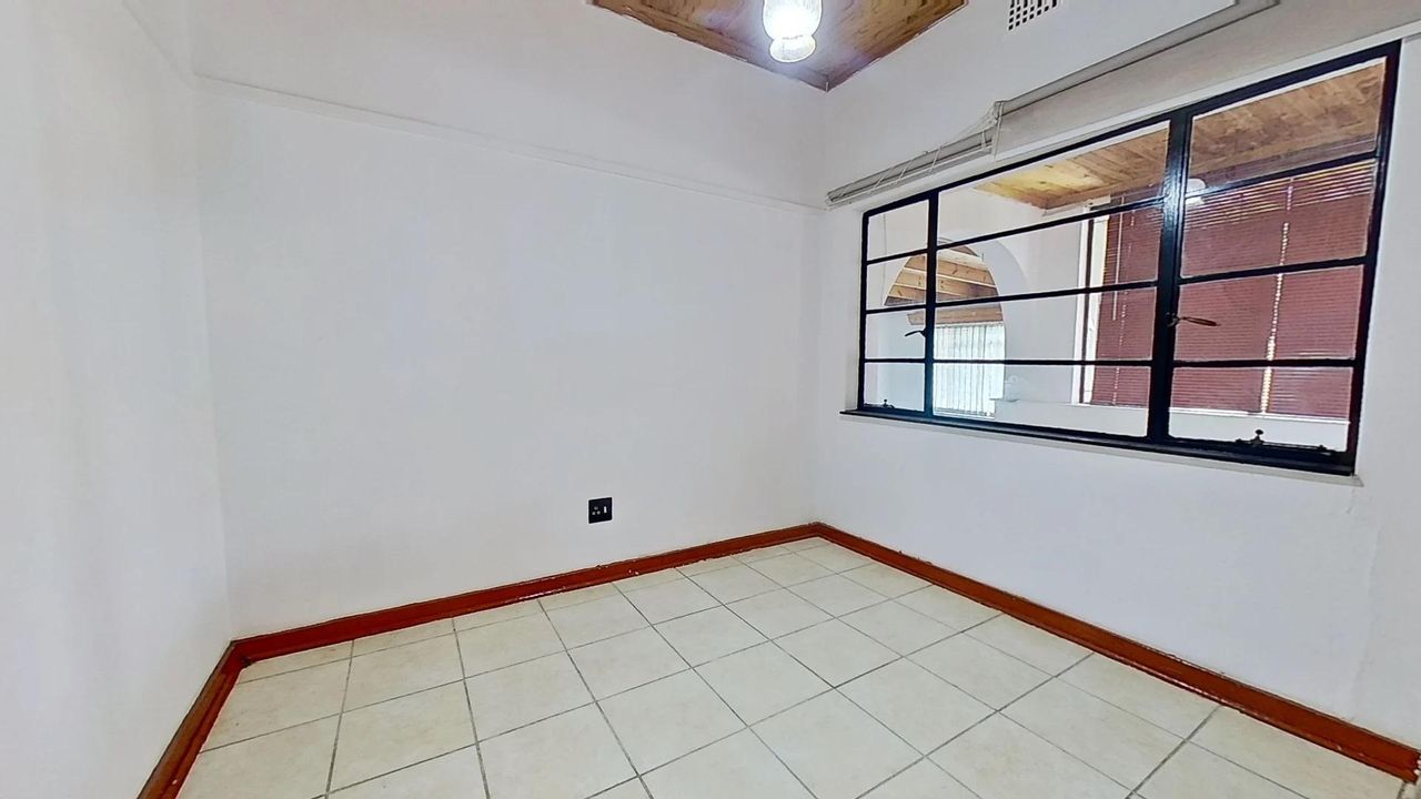Photo 9 of 23