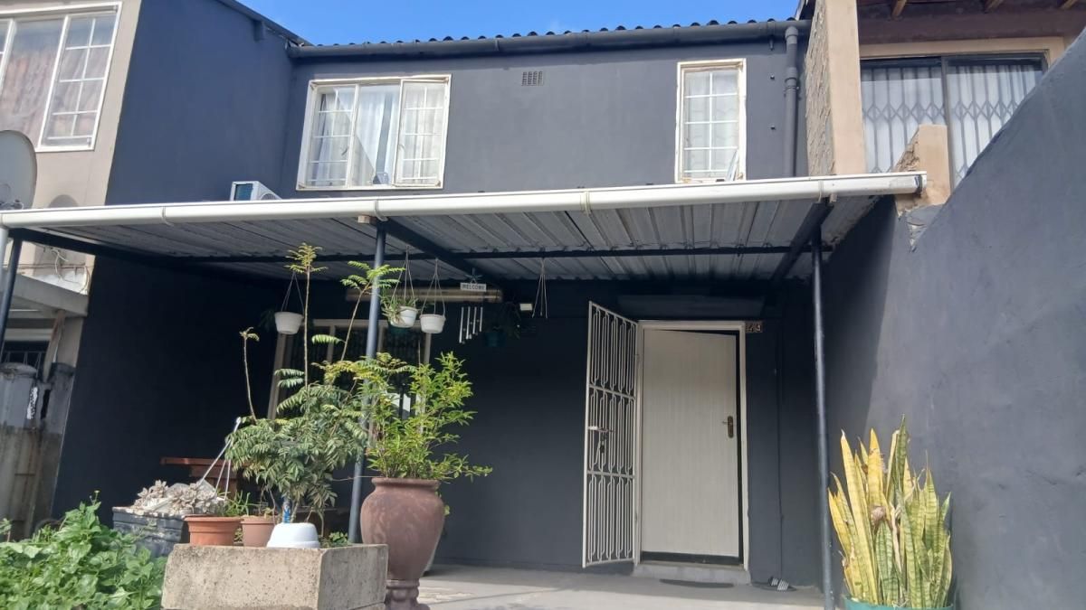 Photo of 2 Bedroom duplex townhouse - freehold for sale in Greenbury, Phoenix