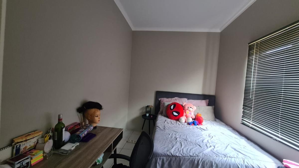 Photo 16 of 22