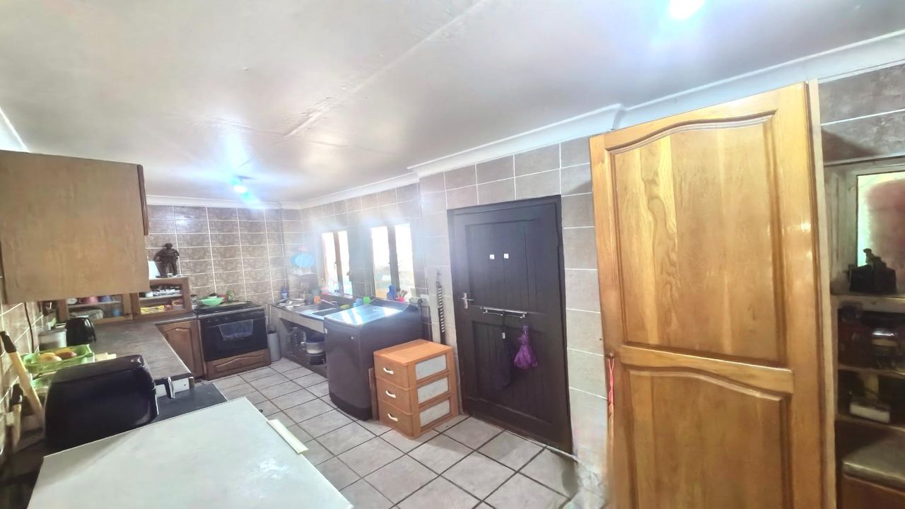 Photo 10 of 17
