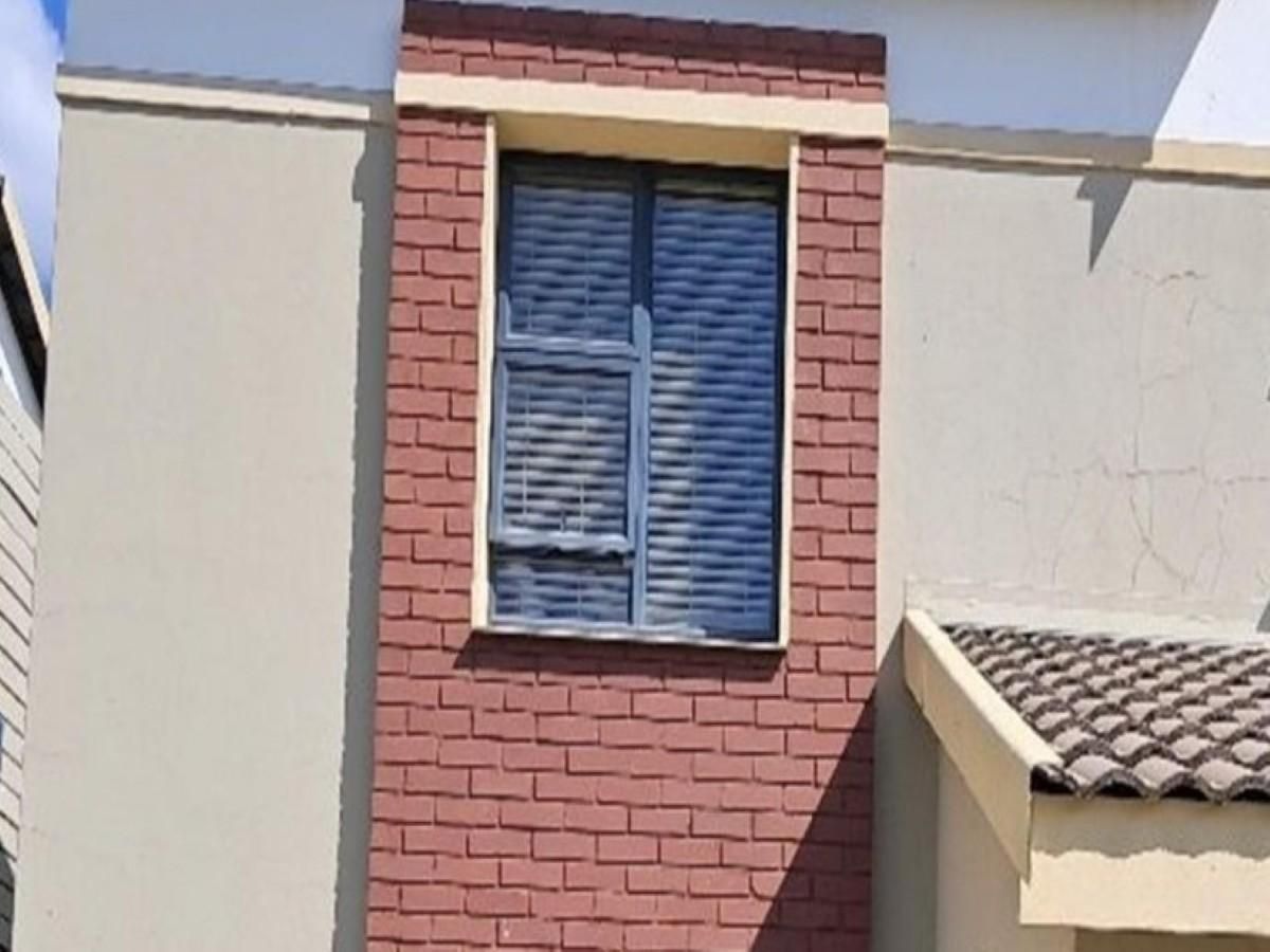 Photo 5 of 18