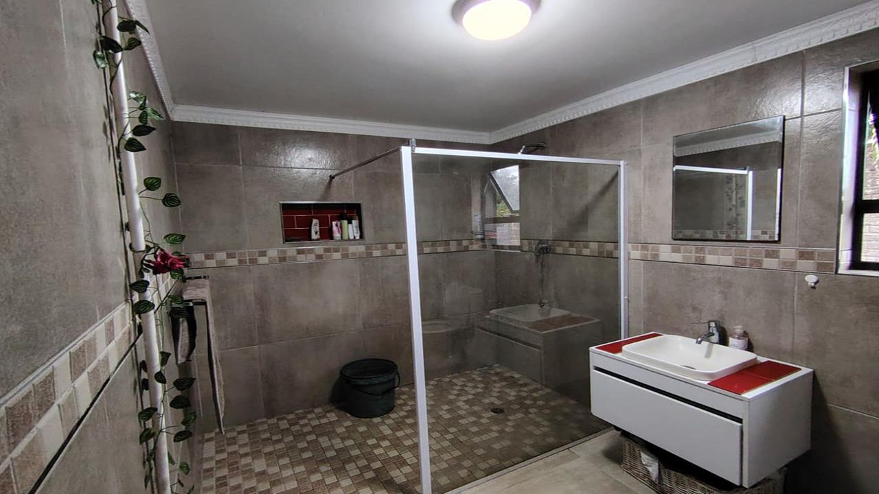 Photo of 5 Bedroom house for sale in Westbrook, Tongaat