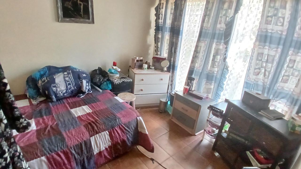 Photo 16 of 28