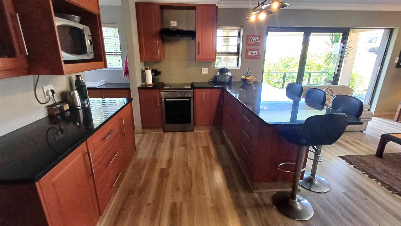 Photo 5 of 33