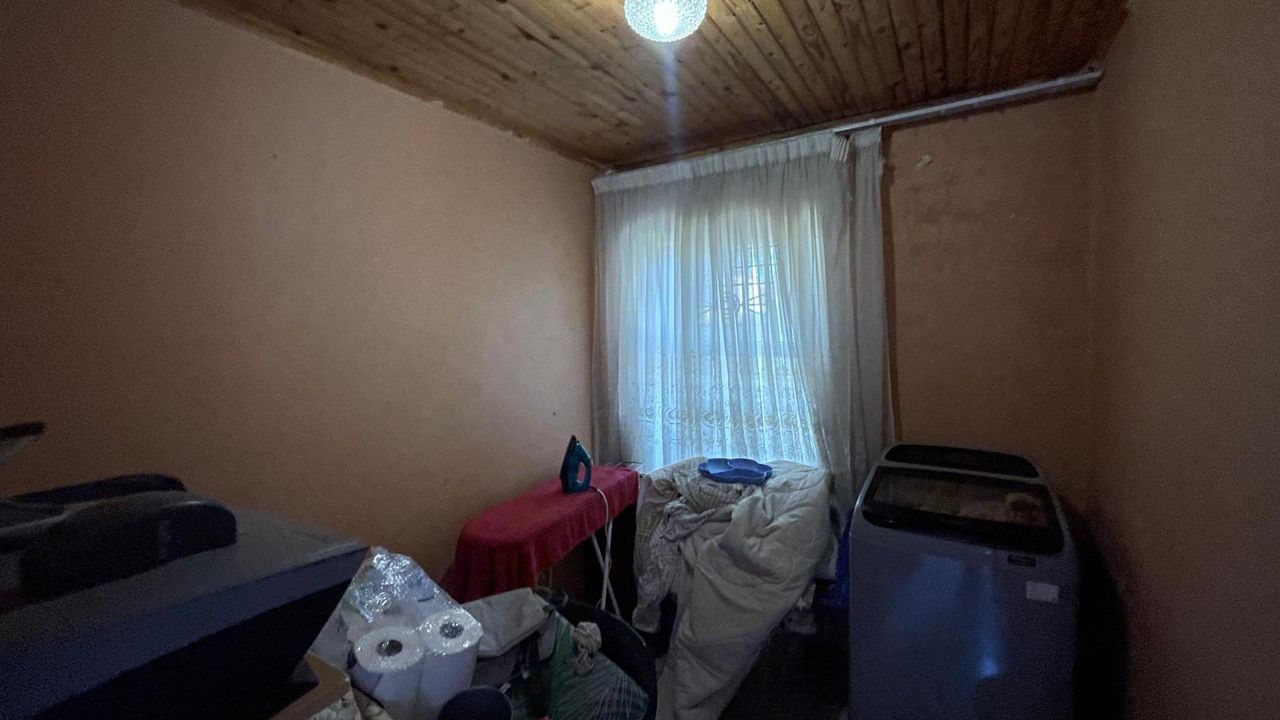 Photo 11 of 27