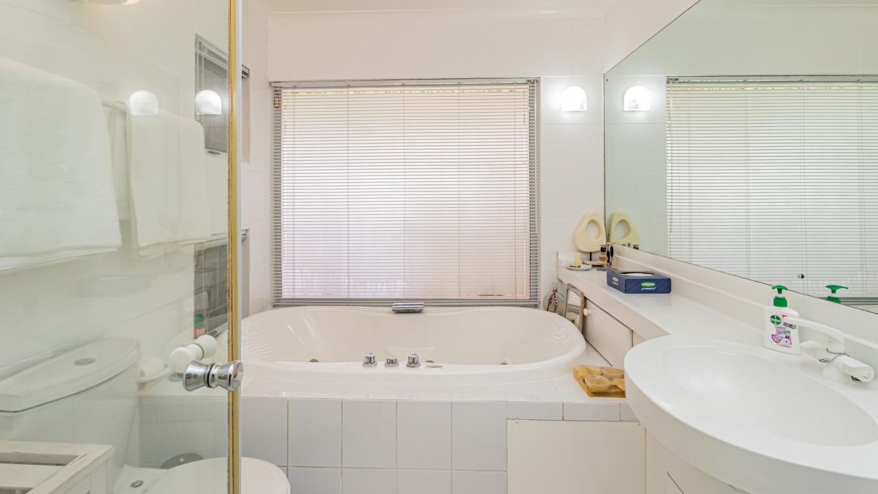 3 Bedroom house for sale in Green Point, Cape Town