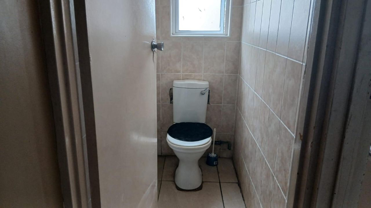 Photo 17 of 23