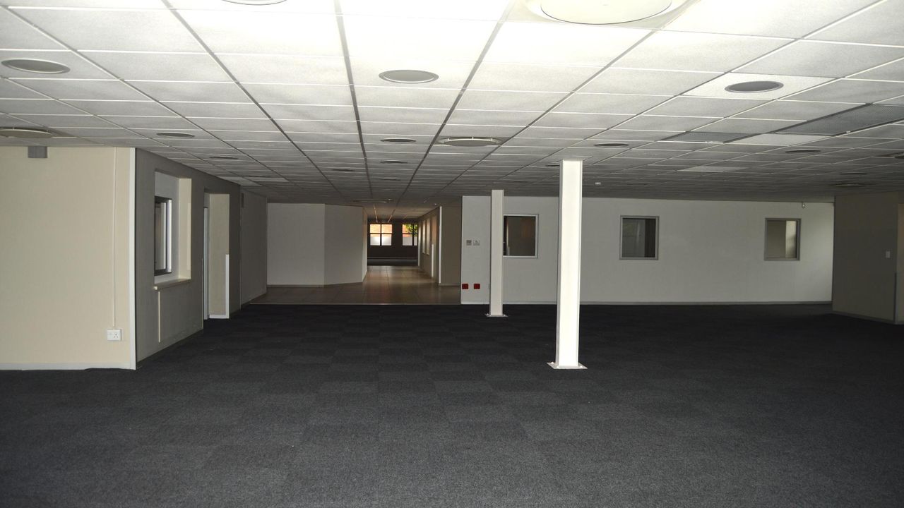 Photo 4 of 23