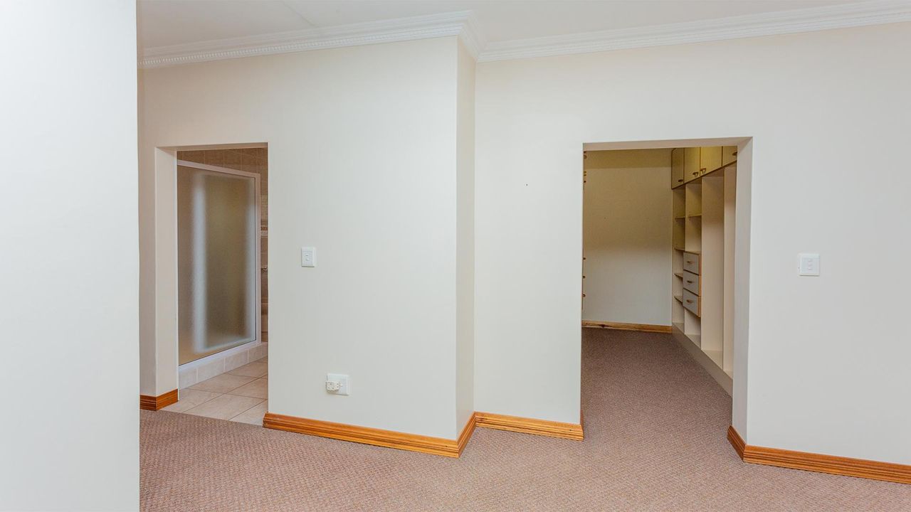 Photo 20 of 33