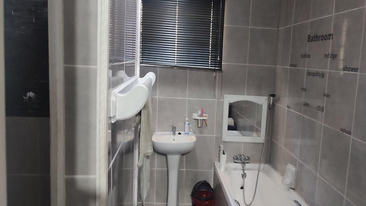 Photo 18 of 24