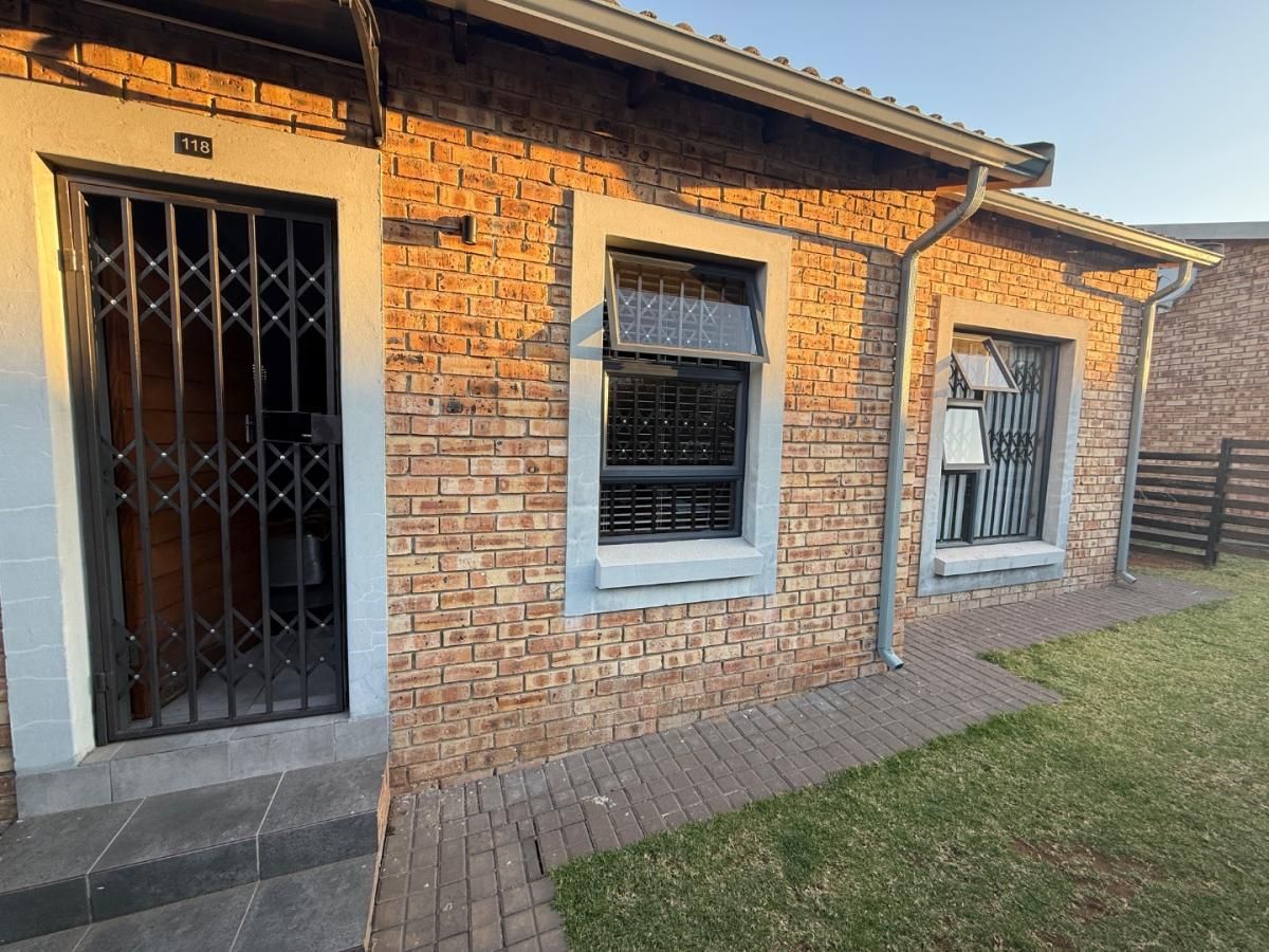 2 Bedroom apartment for sale in Groblerpark, Roodepoort