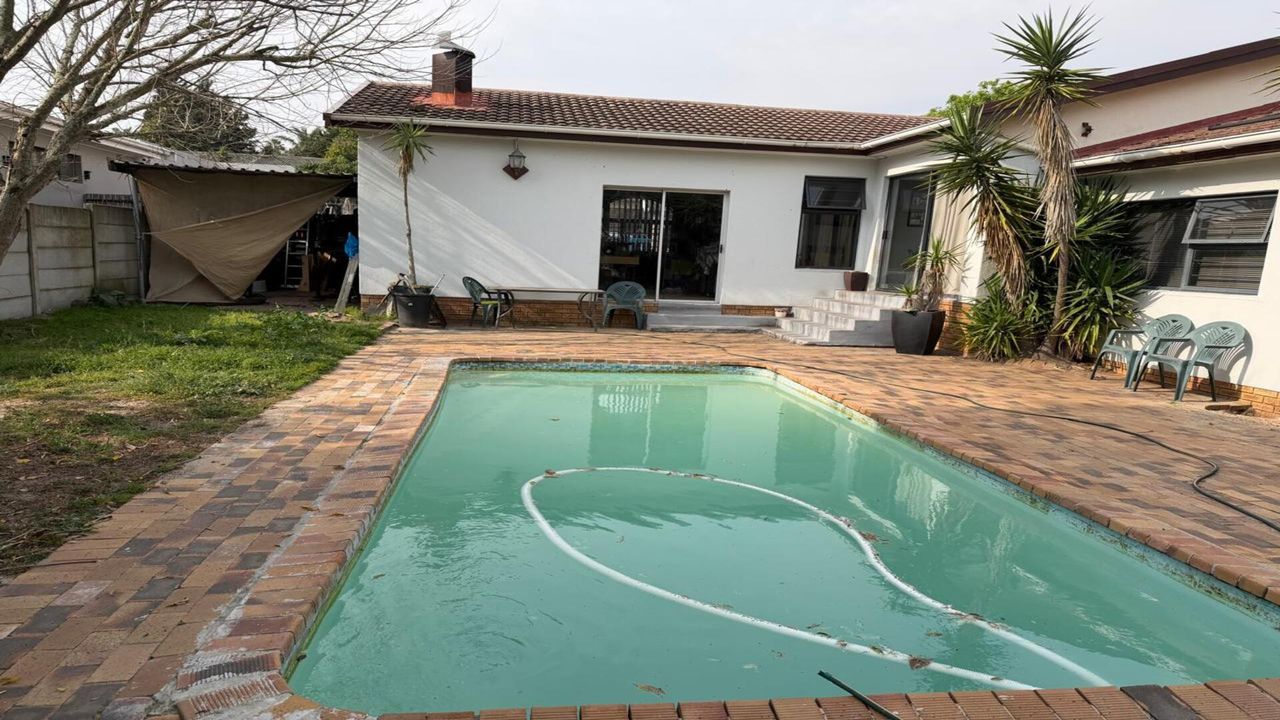 Photo 18 of 20