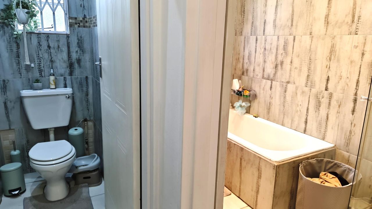 Photo 8 of 25