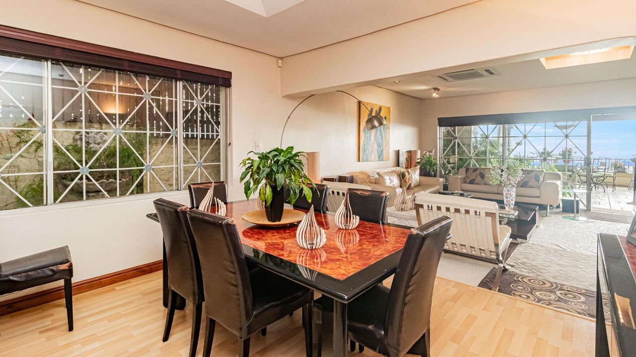Photo of 3 Bedroom house for sale in Green Point, Cape Town