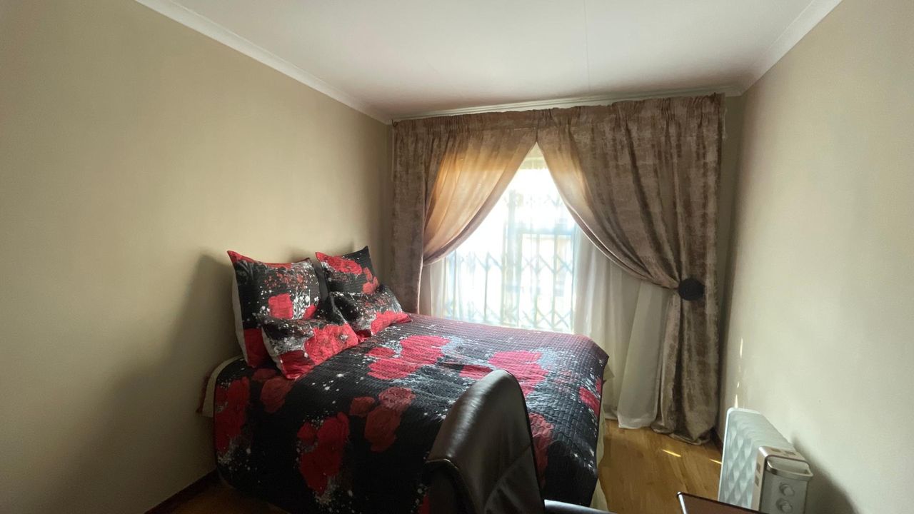 Photo 12 of 28