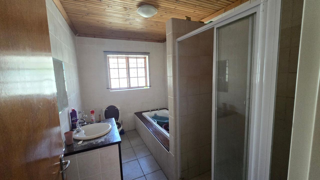 Photo 13 of 21