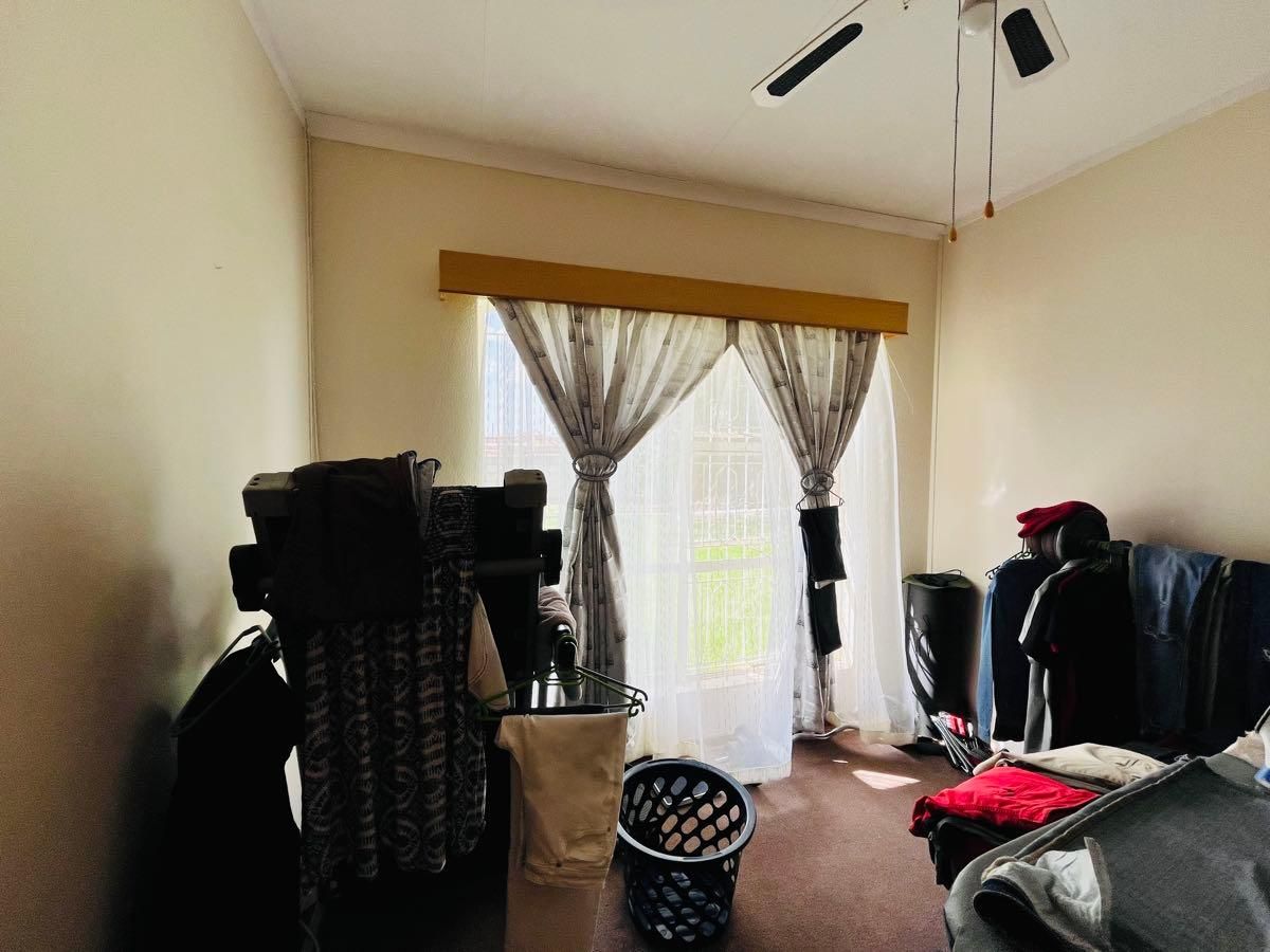 Photo 18 of 22