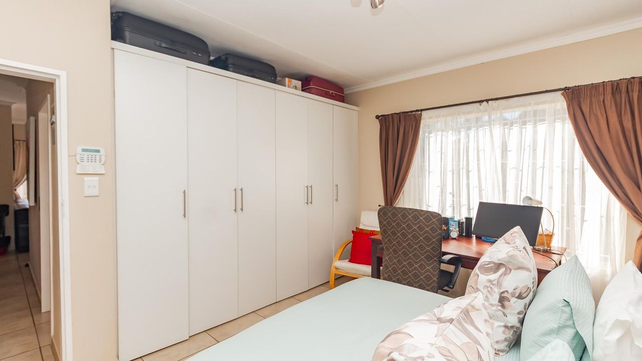 Photo of 2 Bedroom cluster for sale in North Riding AH, Randburg