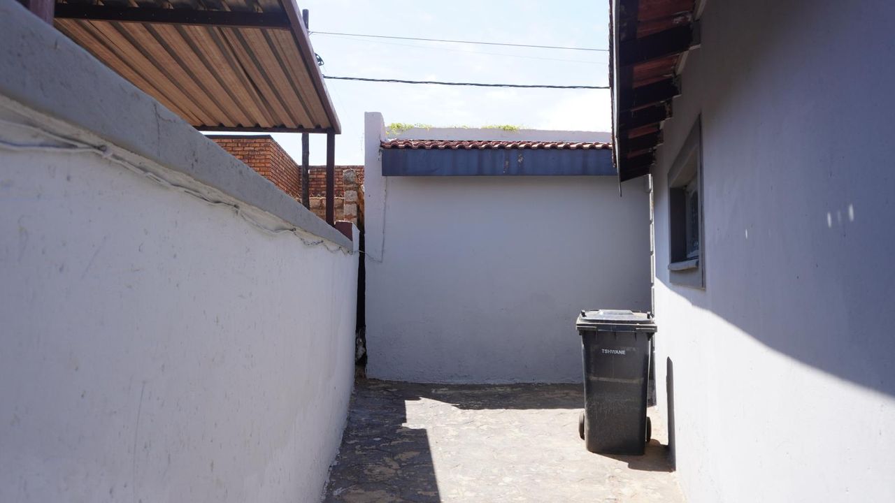 Photo 18 of 21