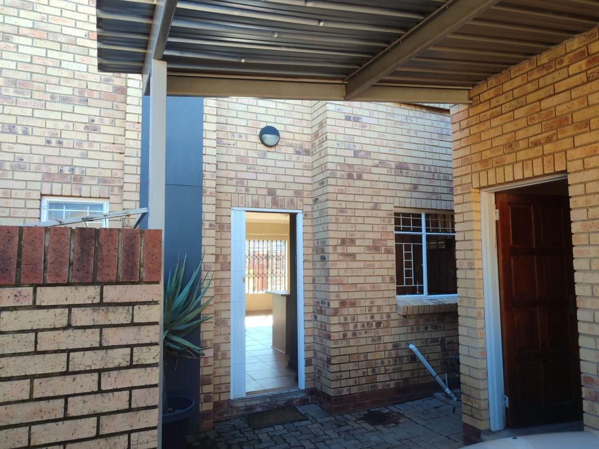 Photo 22 of 24