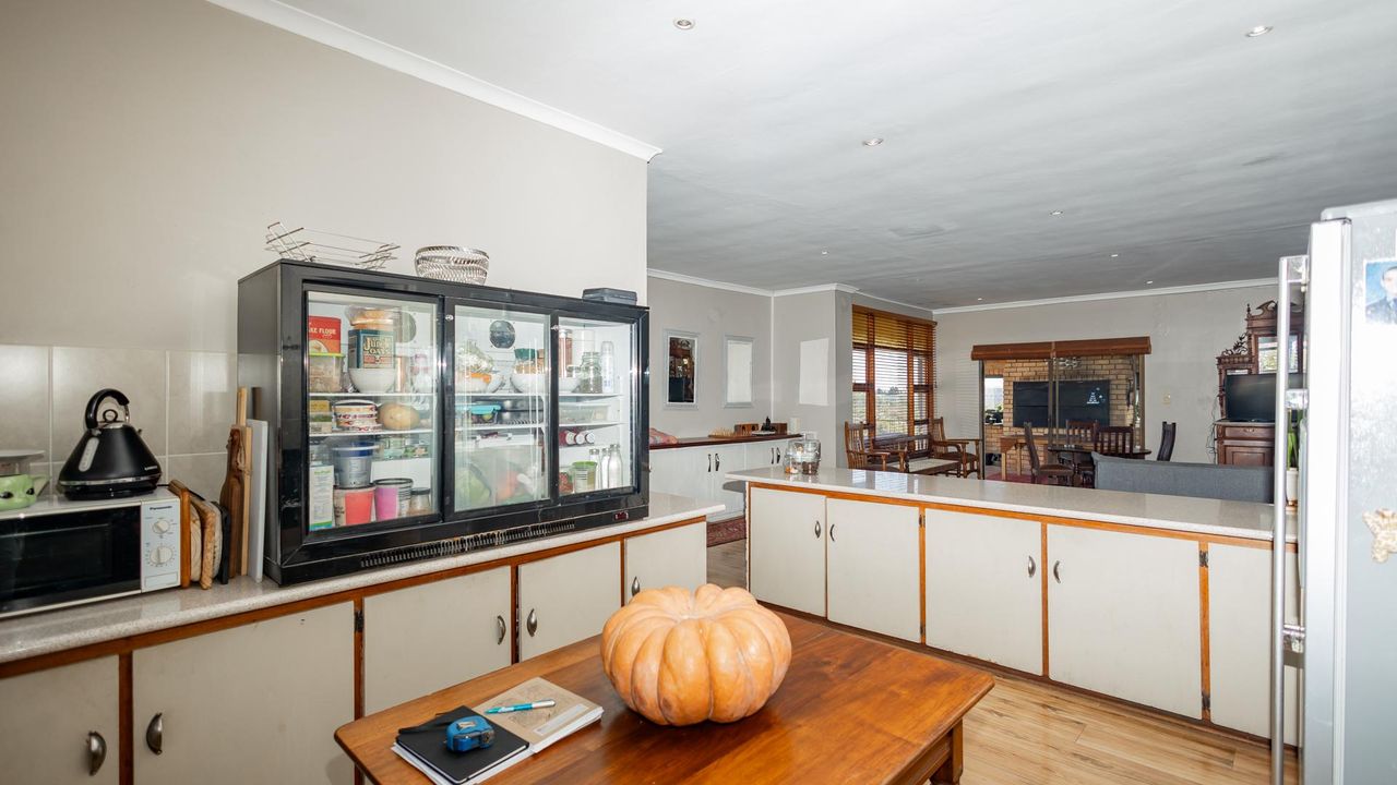 Photo of 6 Bedroom house sold in Middedorp, Langebaan