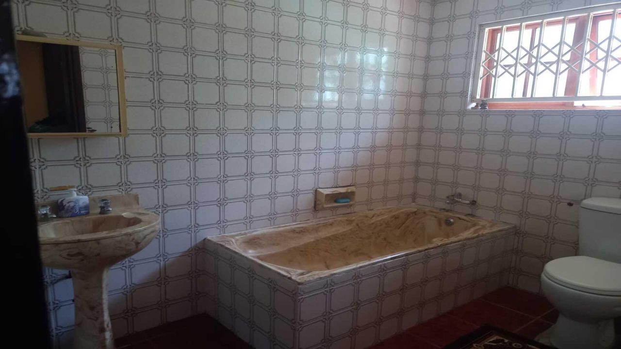 Photo 19 of 21