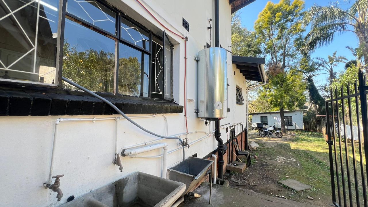 Photo 3 of 18