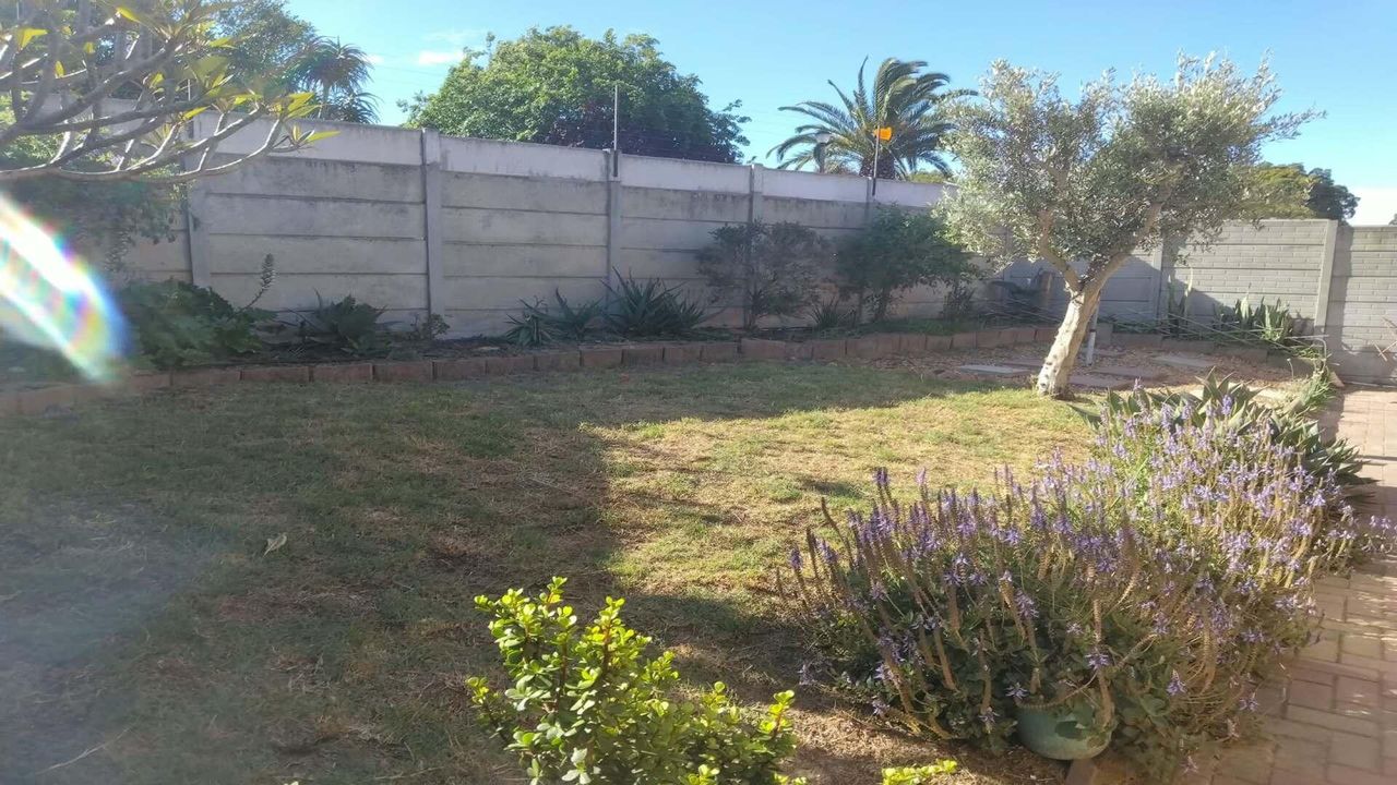Photo 12 of 14