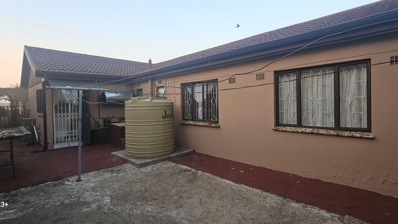 Photo 6 of 24
