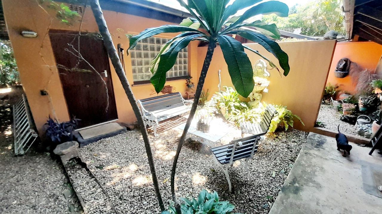 Photo 4 of 27